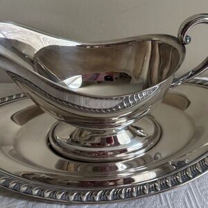 Wm. Rogers Silverplate Gravy Boat with Underplate